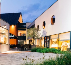 orangehotel-01.webp