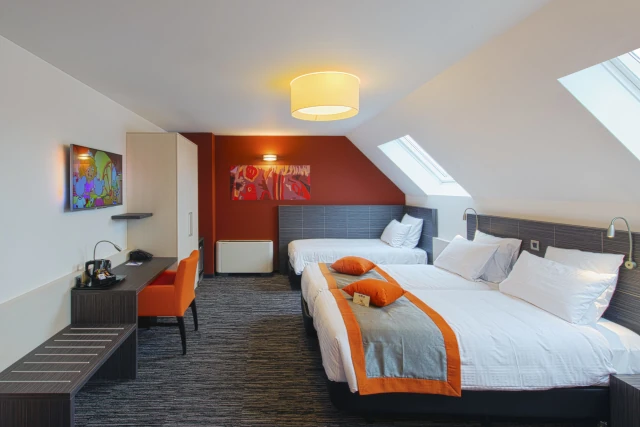 orangehotel-02.webp